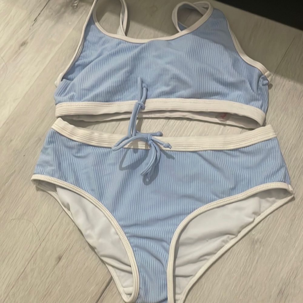 i have too much broth suits and don’t really wear this.